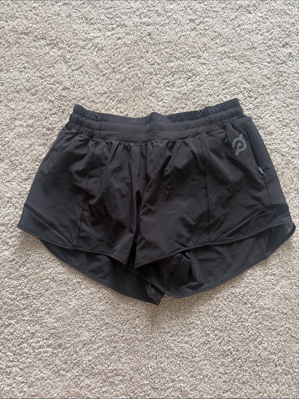 Peloton Women’s Black Hotty Hot Shorts Low rise